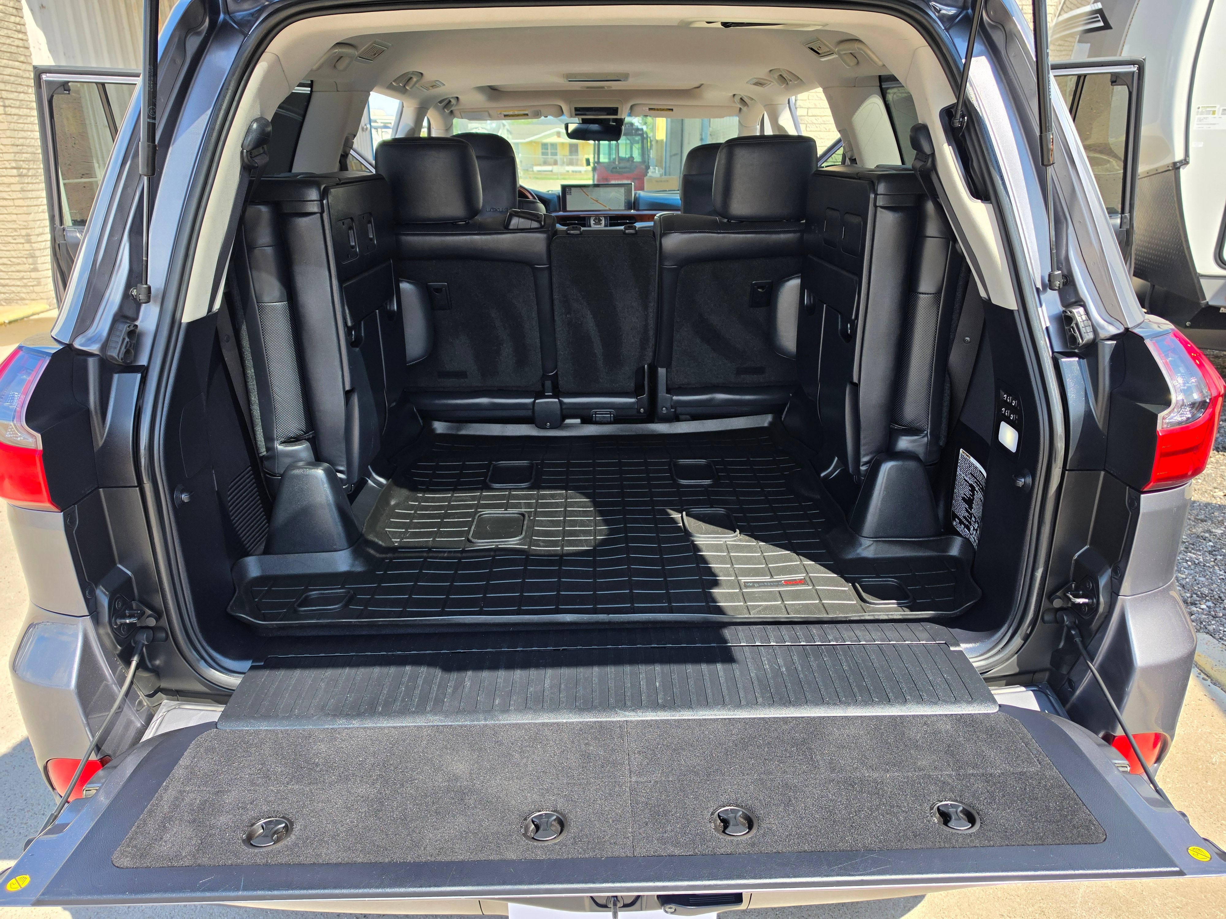 Used 2019 Lexus LX 570 4WD w/ Luxury Package image 22