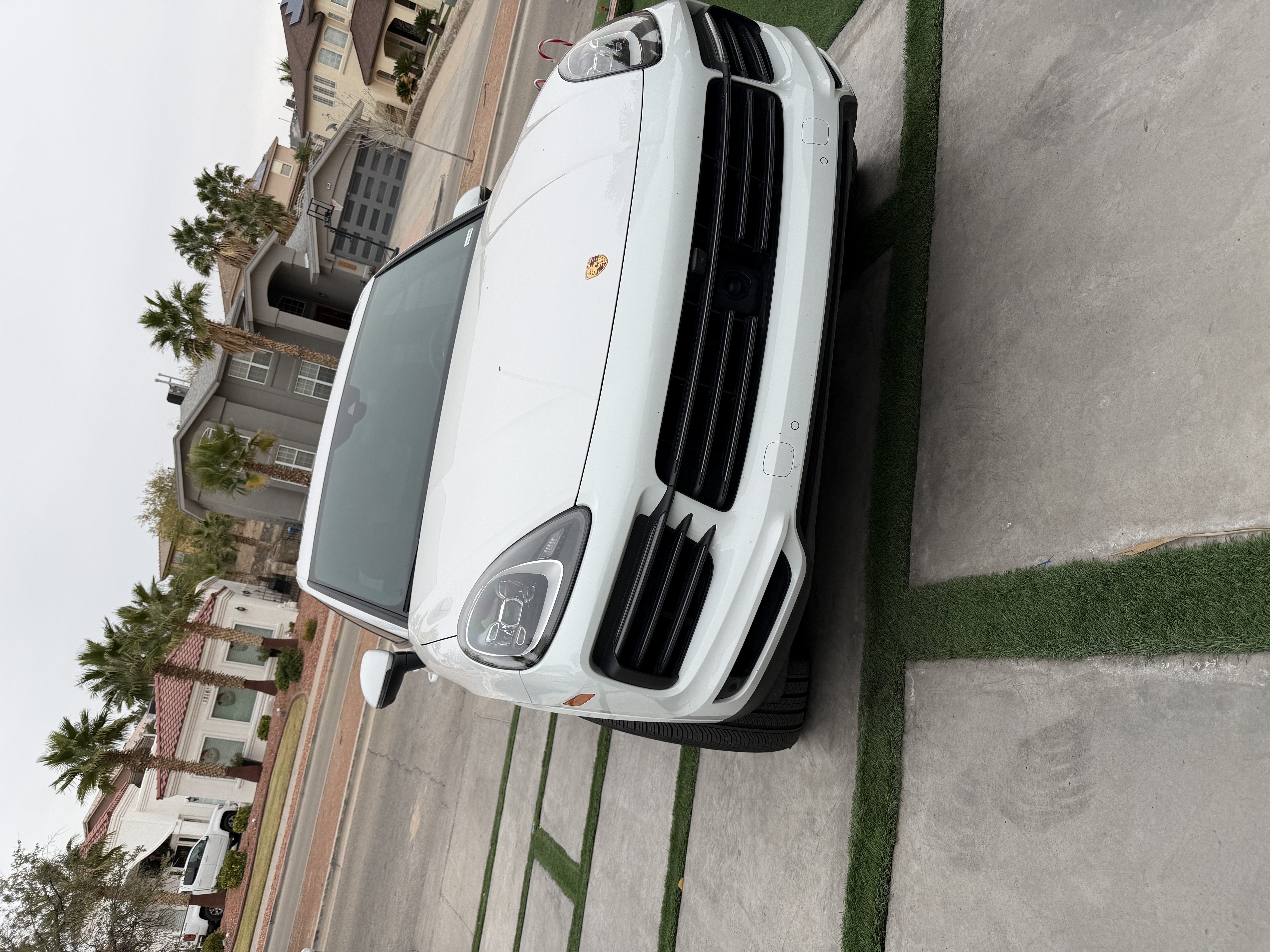 Used 2023 Porsche Cayenne Platinum Edition AWD/4WD image 1