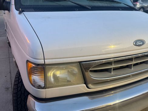 Used 2002 Ford E-350 and Econoline 350 Club Wagon image 7