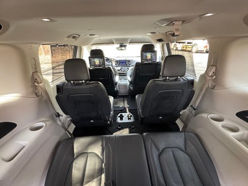 Used 2017 Chrysler Pacifica Touring-L Plus w/ Advanced Safetytec Group image 26