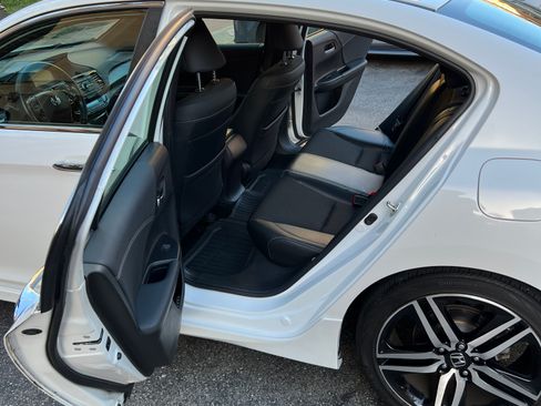 Used 2017 Honda Accord Sport image 13