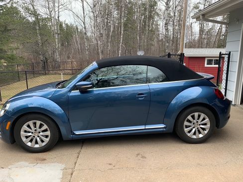 Used 2019 Volkswagen Beetle 2.0T S FWD image 2