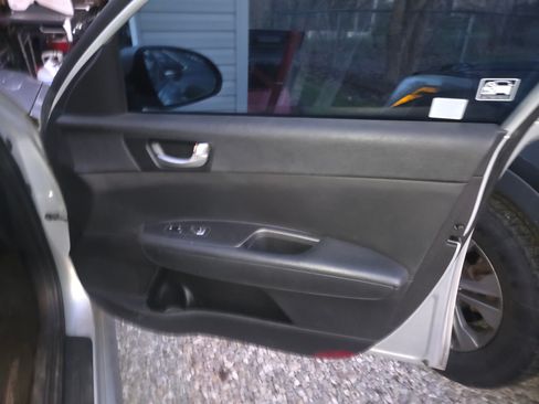 Used 2017 Kia Optima LX image 8