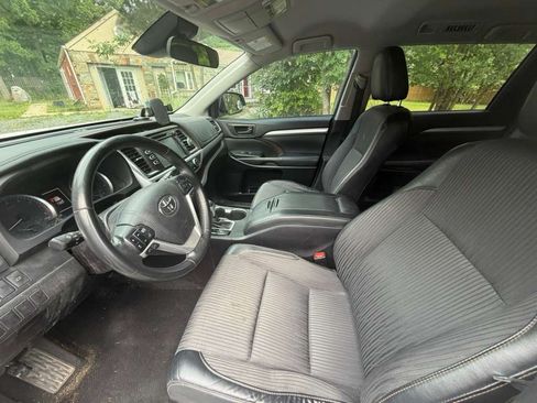 Used 2017 Toyota Highlander Plus FWD image 10