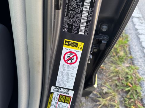 Used 2012 Toyota Highlander FWD image 12