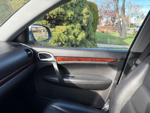 Used 2006 Porsche Cayenne S Titanium Edition image 9