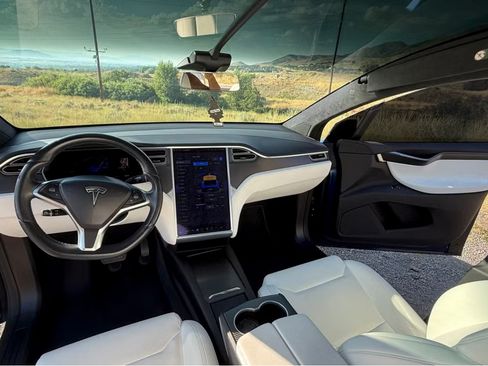 Used 2018 Tesla Model X 75D image 17