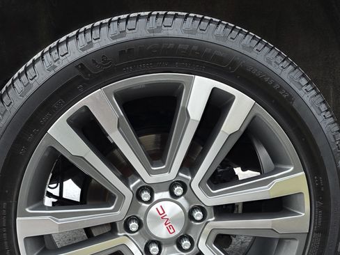 Used 2018 GMC Yukon SLT image 14