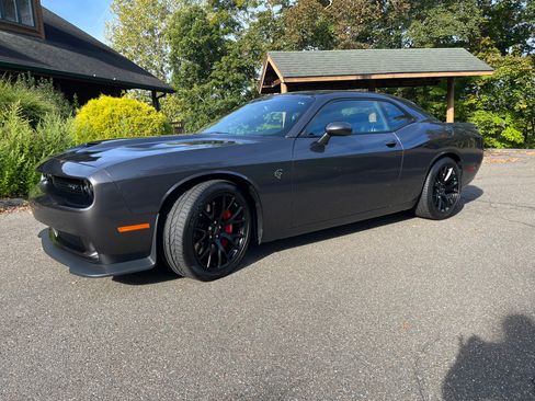 Used 2016 Dodge Challenger SRT Hellcat RWD image 14