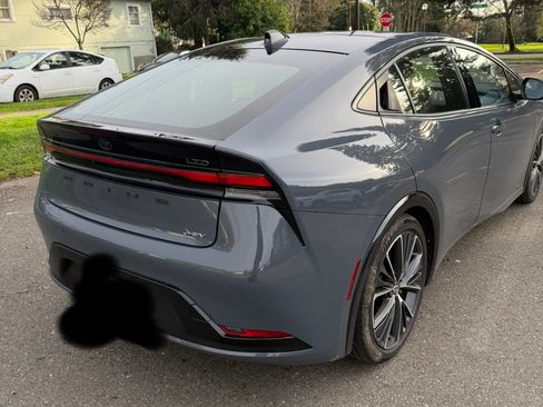 Used 2024 Toyota Prius Limited image 2