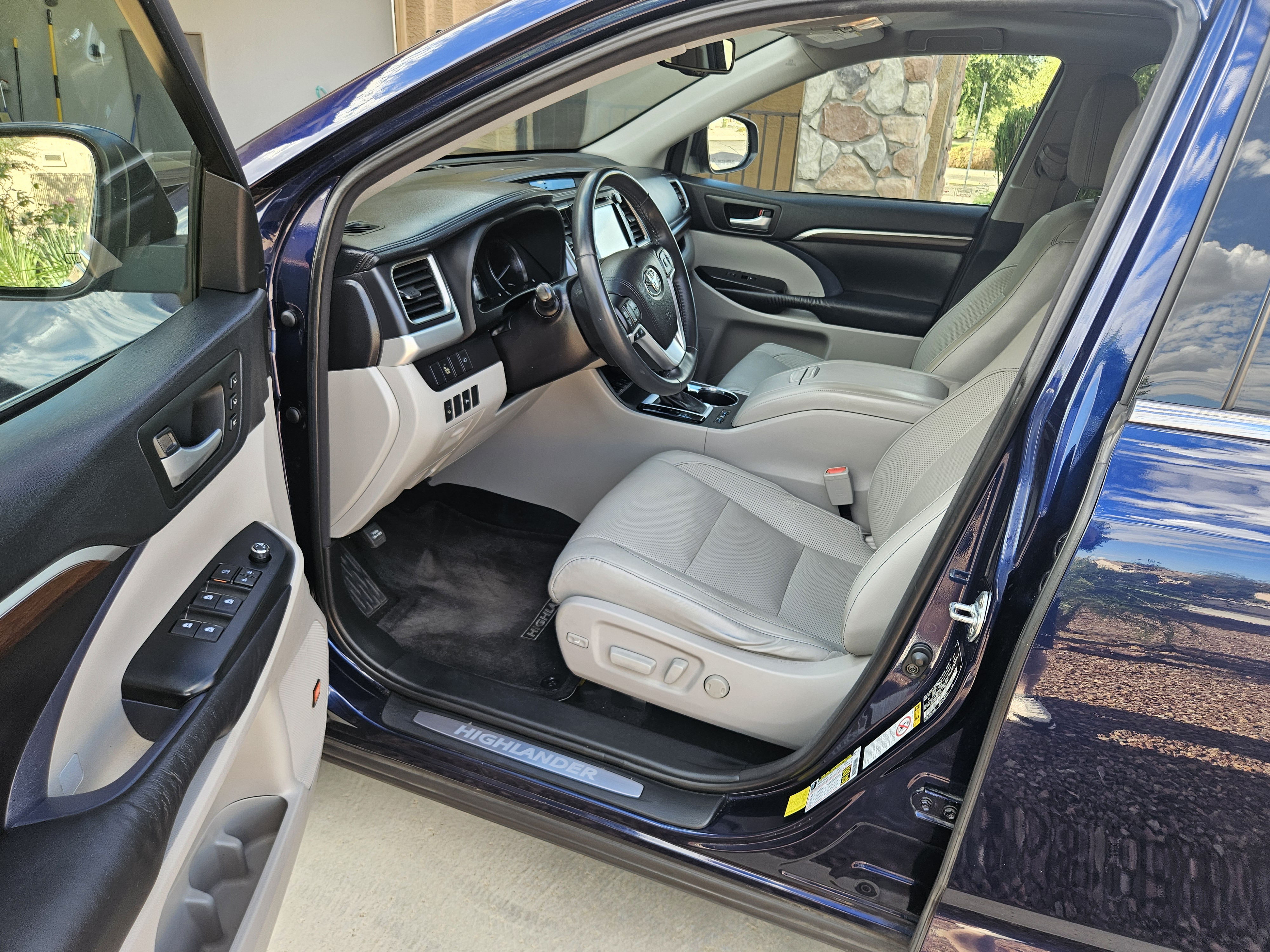 Used 2016 Toyota Highlander Limited AWD/4WD image 26