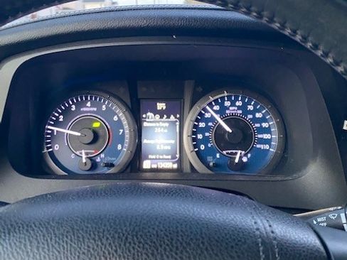 Used 2015 Toyota Sienna Limited image 5