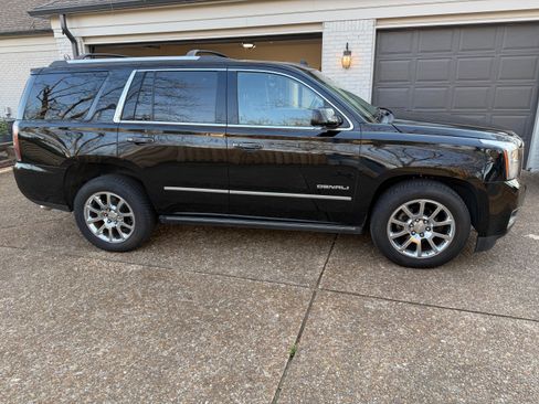 Used 2015 GMC Yukon Denali w/ Premium Package image 6