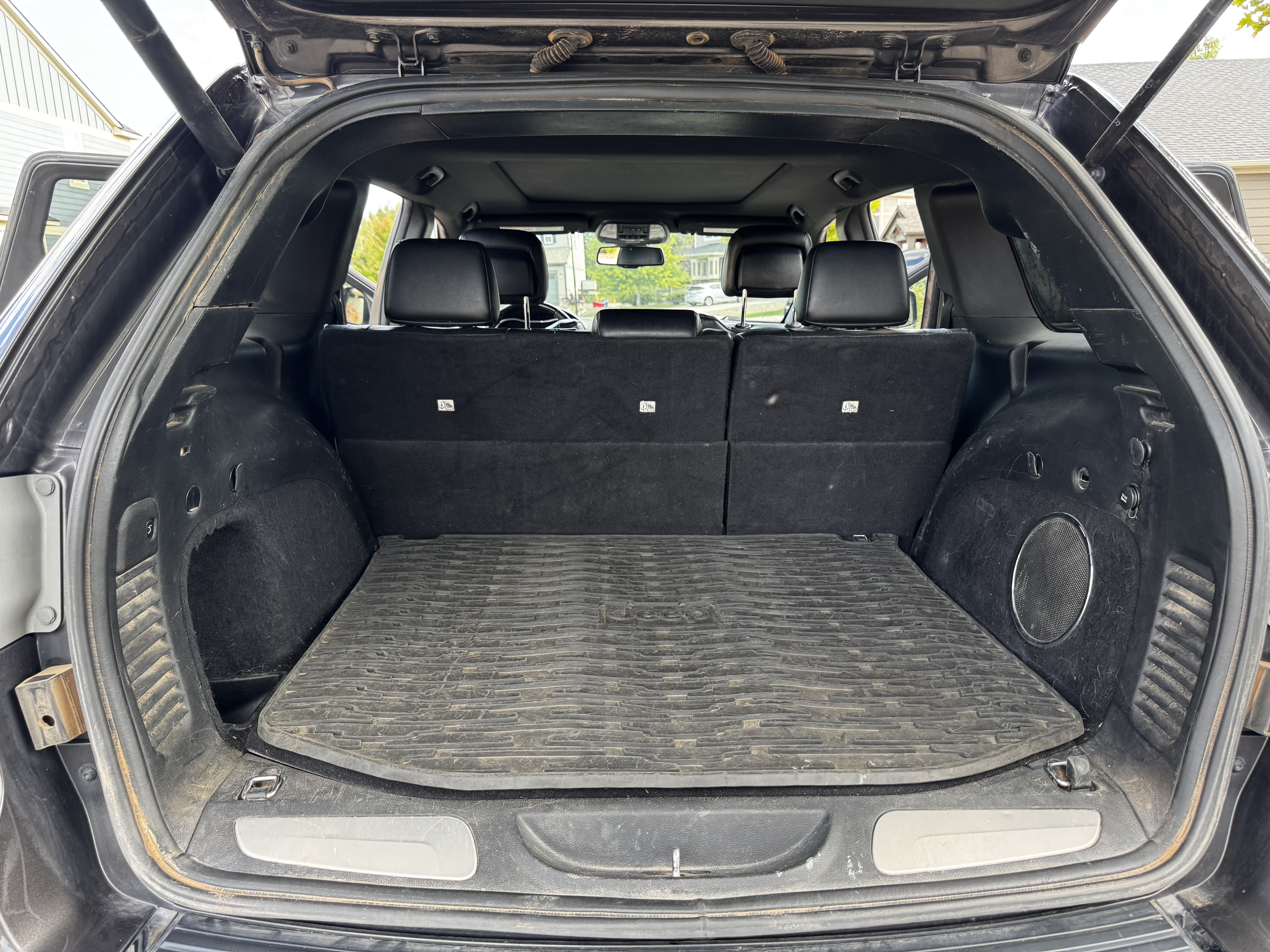 Used 2014 Jeep Grand Cherokee Overland AWD/4WD image 11