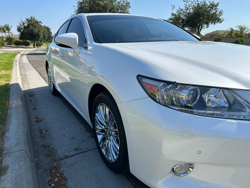 Used 2014 Lexus ES 350 w/ Premium Package FWD image 4