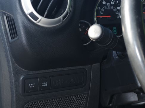 Used 2011 Jeep Wrangler Unlimited Rubicon w/ Connectivity Group AWD/4WD image 12