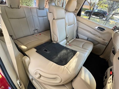 Used 2019 Nissan Pathfinder Platinum image 28