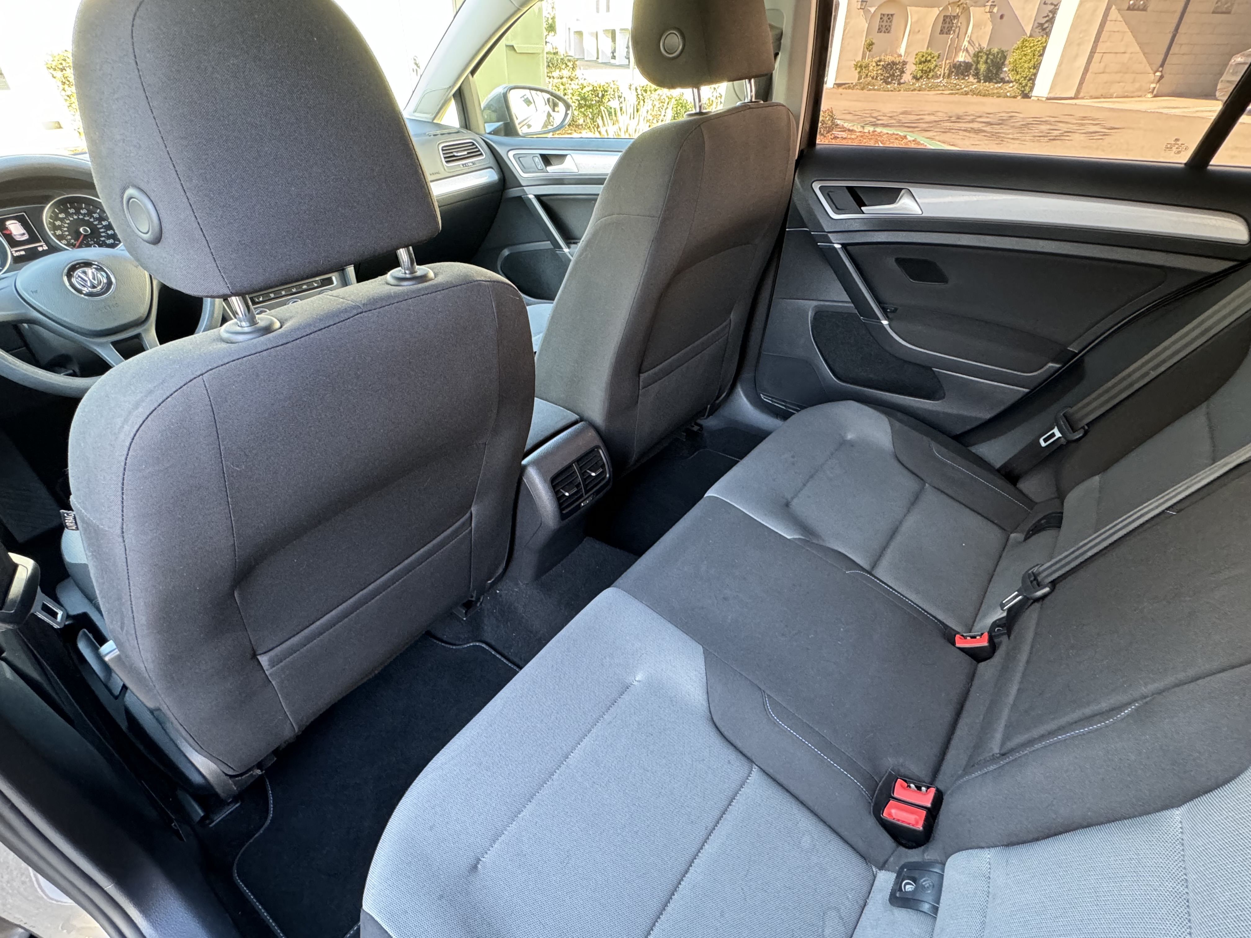 Used 2016 Volkswagen e-Golf SE FWD image 5