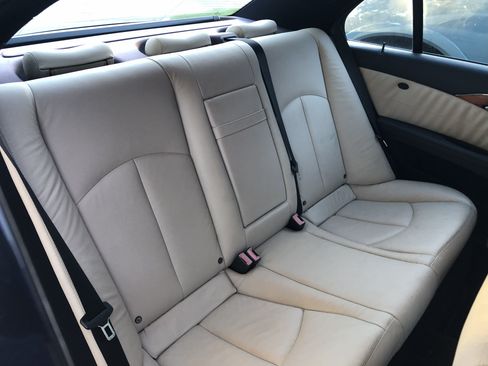 Used 2007 Mercedes-Benz E 350 Sedan image 16