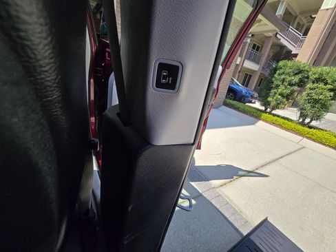 Used 2017 Chrysler Pacifica Touring-L image 27