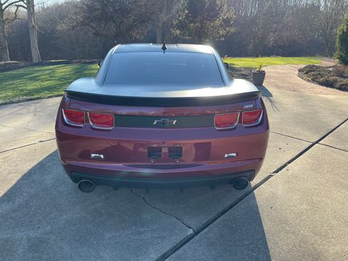 Used 2010 Chevrolet Camaro SS image 2