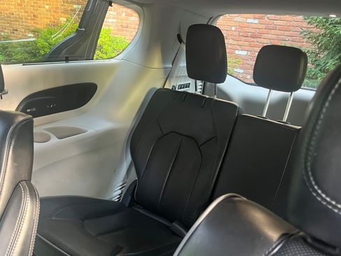 Used 2019 Chrysler Pacifica Limited FWD image 18
