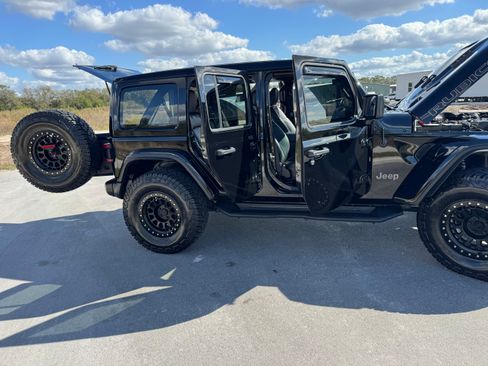 Used 2021 Jeep Wrangler Unlimited Rubicon w/ Trailer Tow Package image 22