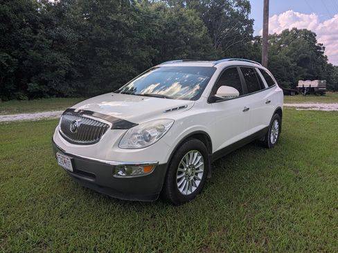 Used 2012 Buick Enclave Leather FWD image 2
