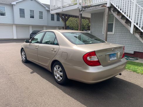 Used 2004 Toyota Camry LE FWD image 5