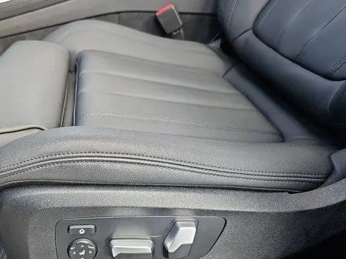 Used 2021 BMW X5 xDrive45e w/ Premium Package image 9