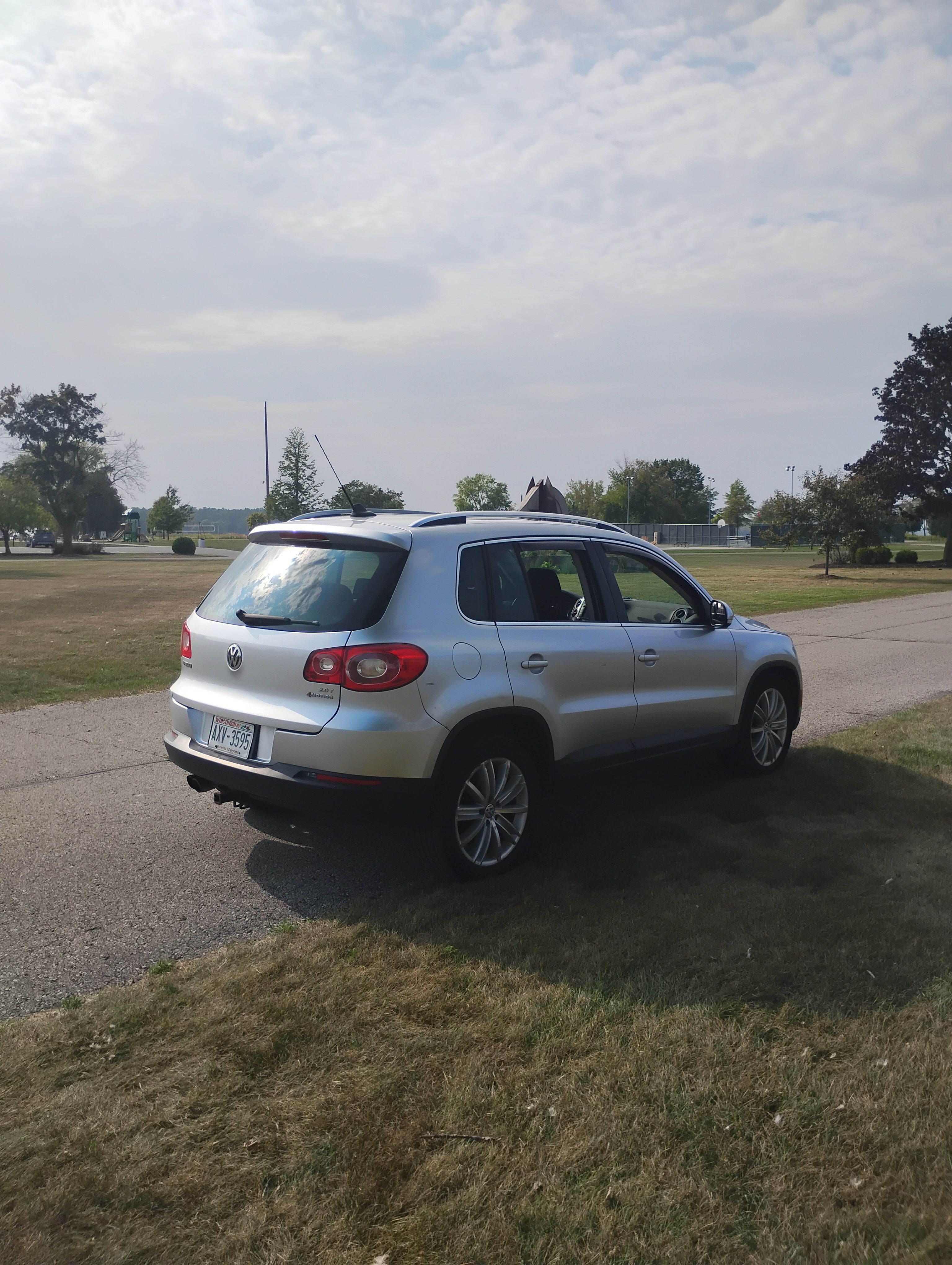 Used 2009 Volkswagen Tiguan SEL AWD/4WD image 4