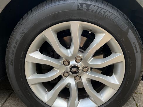 Used 2014 Land Rover Range Rover Sport HSE image 9