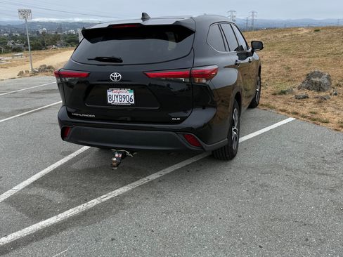 Used 2021 Toyota Highlander XLE FWD image 6