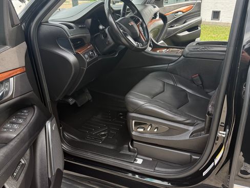 Used 2016 Cadillac Escalade Luxury image 9