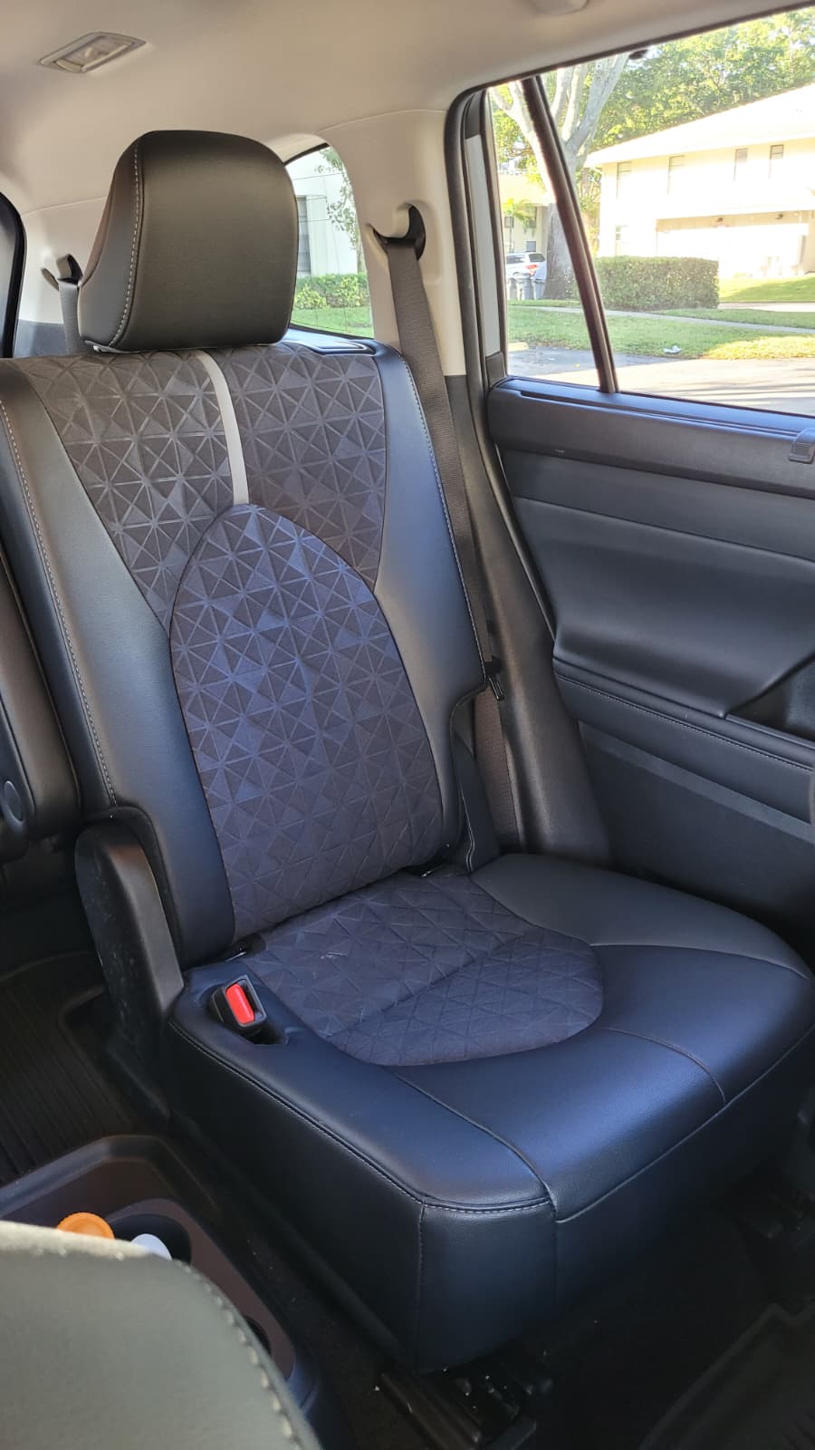 Used 2024 Toyota Highlander XLE AWD/4WD image 9