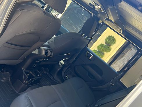 Used 2021 Jeep Wrangler Unlimited Sahara w/ Uconnect 4C Nav & Sound Group image 9