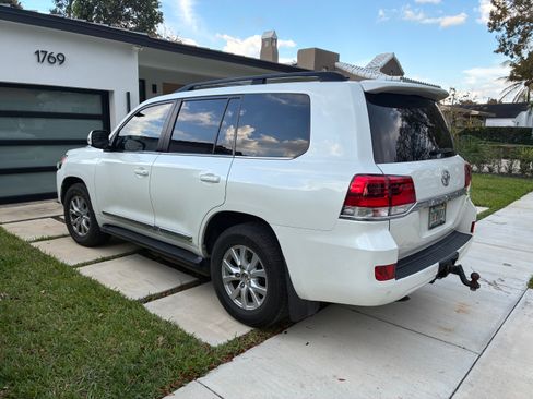Used 2016 Toyota Land Cruiser image 8