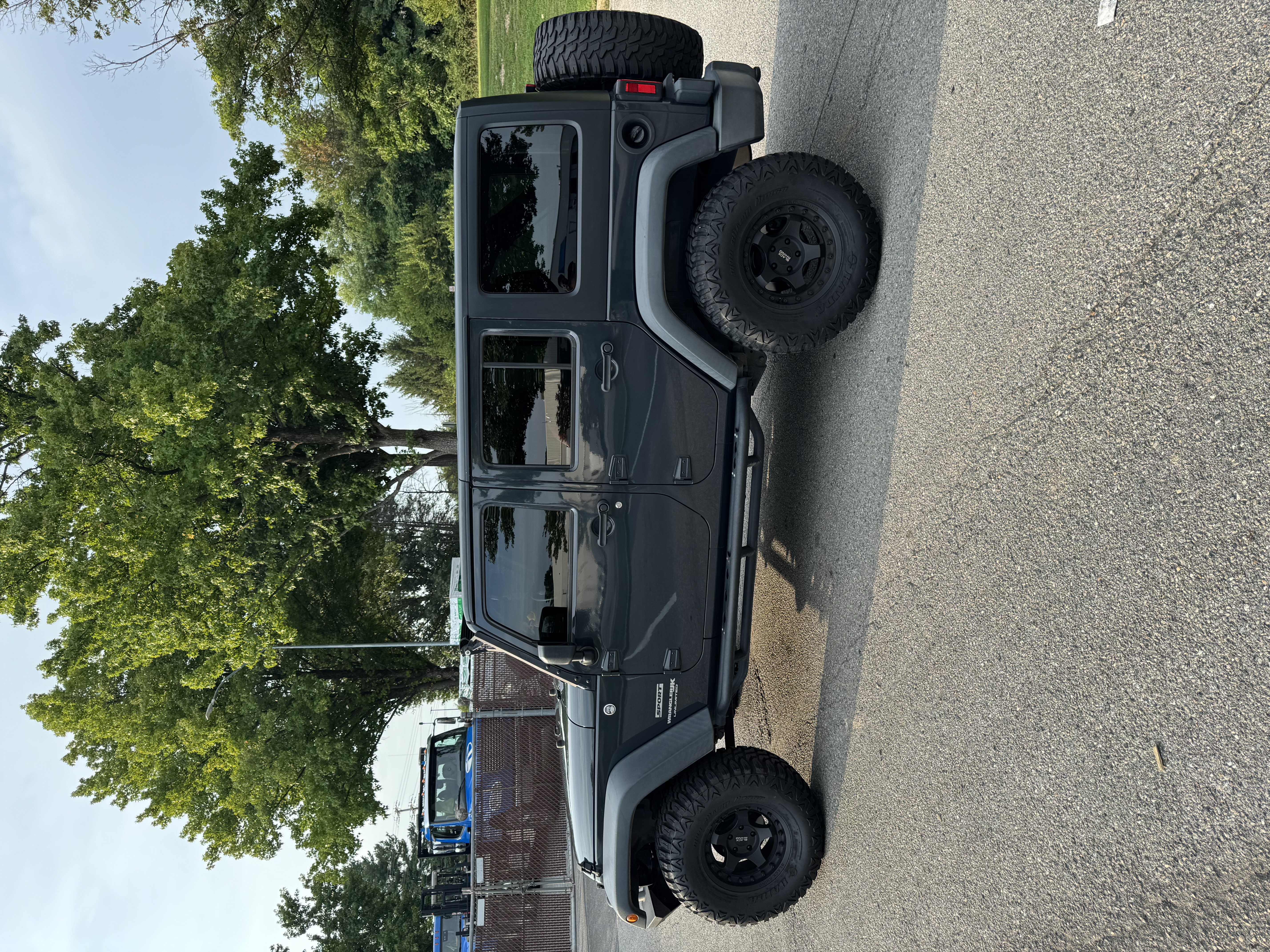 Used 2018 Jeep Wrangler Unlimited Sport S AWD/4WD image 2