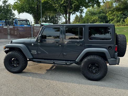 Used 2018 Jeep Wrangler Unlimited Sport S AWD/4WD image 2