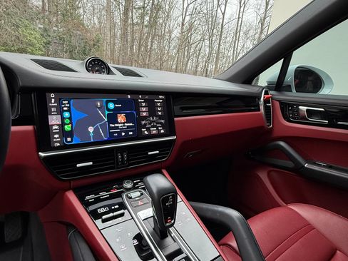 Used 2021 Porsche Cayenne Sport Utility 4D image 12