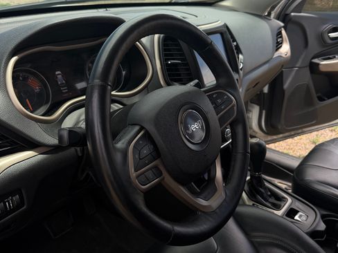 Used 2017 Jeep Cherokee High Altitude AWD/4WD image 5