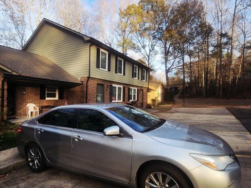 Used 2017 Toyota Camry XSE image 6