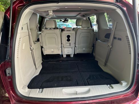 Used 2018 Chrysler Pacifica Limited w/ Advanced Safetytec Group FWD image 10