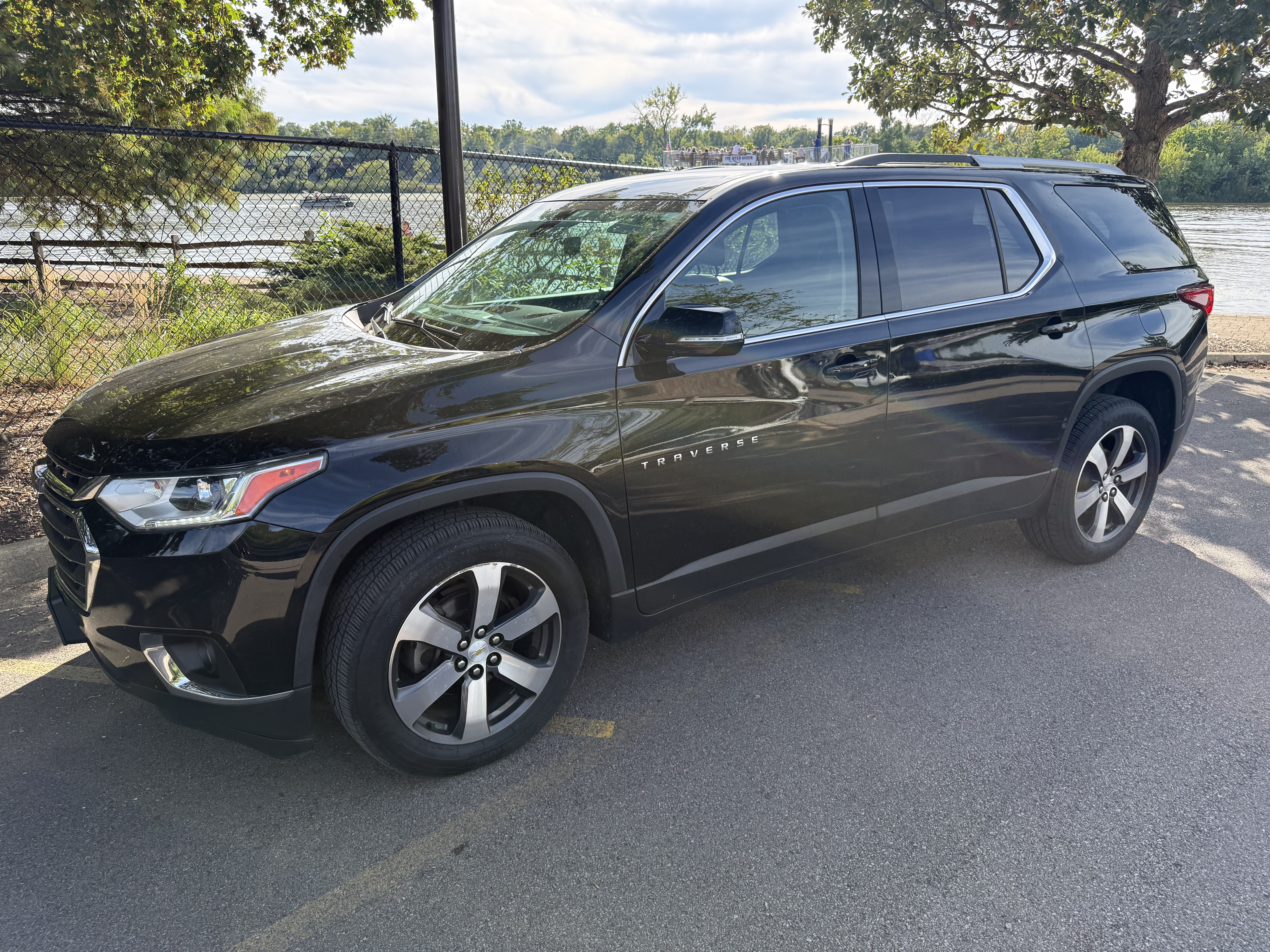 Used 2018 Chevrolet Traverse LT AWD/4WD image 1