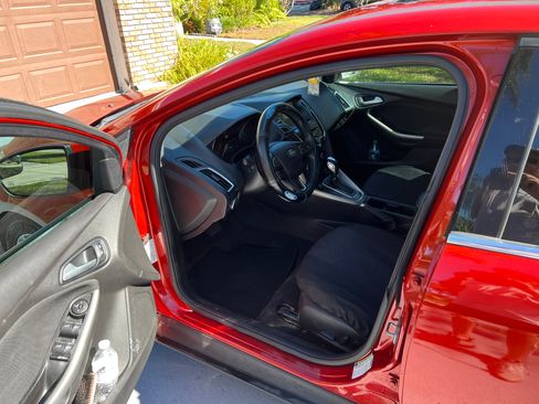 Used 2018 Ford Focus Titanium image 8