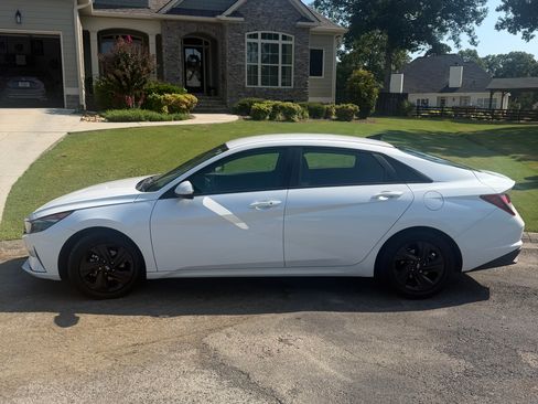 Used 2021 Hyundai Elantra SEL FWD image 2