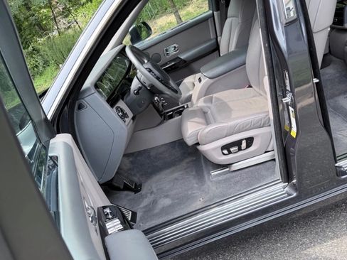 Used 2018 Rolls-Royce Phantom Sedan RWD image 17
