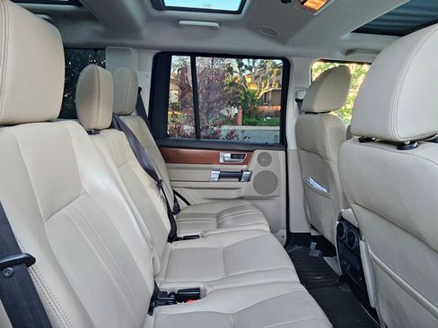 Used 2016 Land Rover LR4 HSE Silver Edition image 5