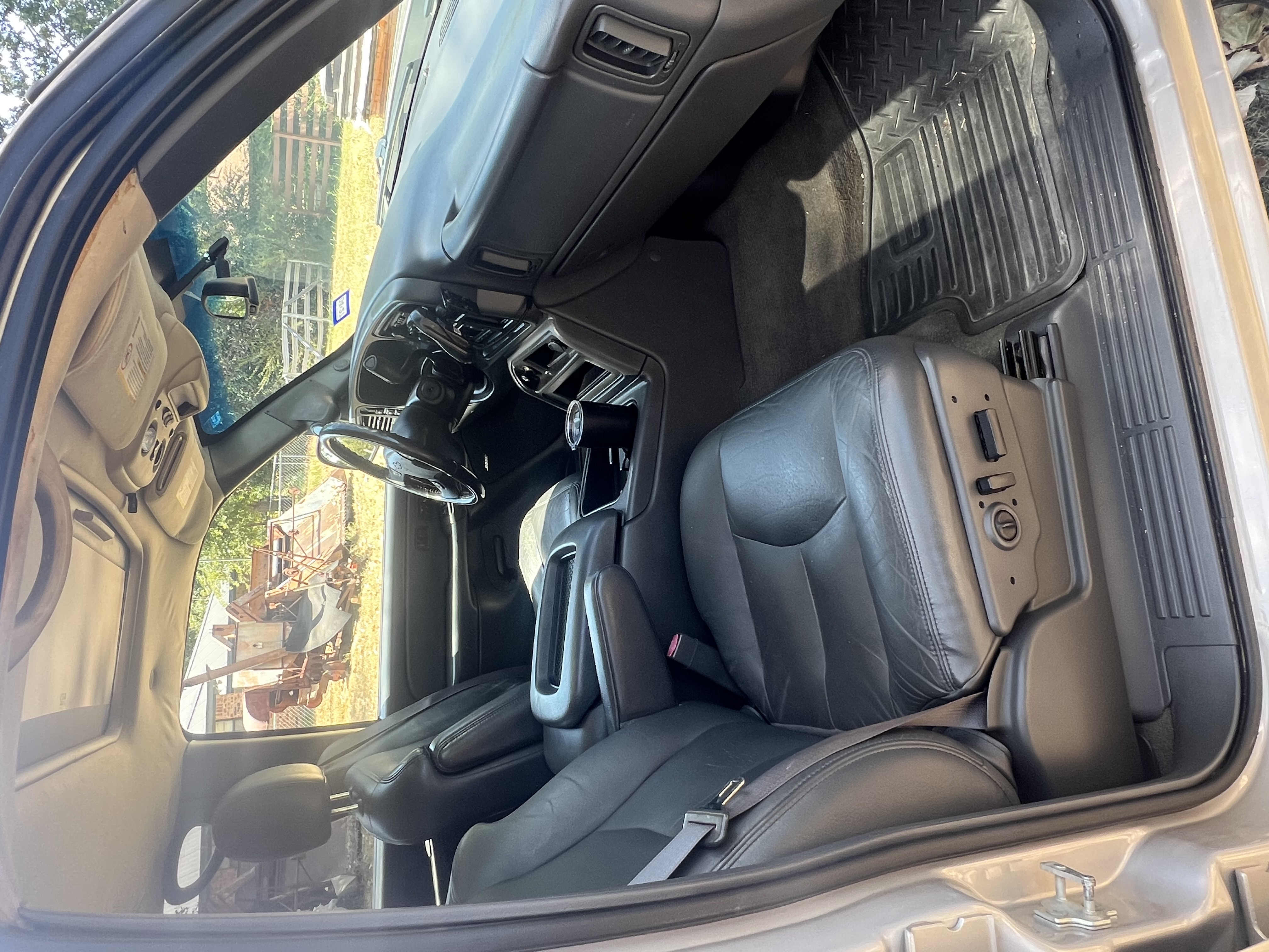 Used 2006 Chevrolet Silverado 2500 LT w/ Heavy-Duty Power Package AWD/4WD image 15