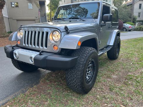 Used 2016 Jeep Wrangler Sahara w/ Connectivity Group image 12